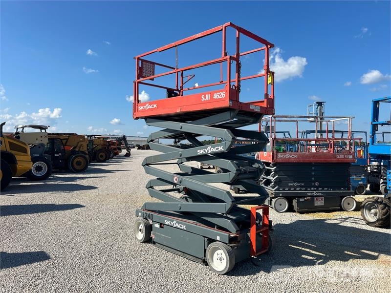 SkyJack SJIII-4626 Electric Scissor Lift Scissor lifts