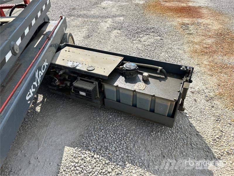 SkyJack SJIII-4632 Electric Scissor Lift Scissor lifts