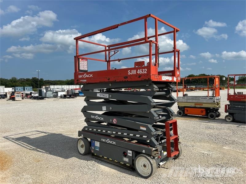 SkyJack SJIII-4632 Electric Scissor Lift Scissor lifts
