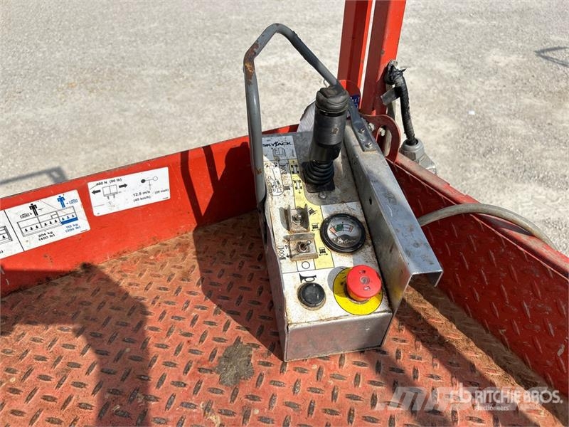 SkyJack SJIII-4632 Electric Scissor Lift Scissor lifts