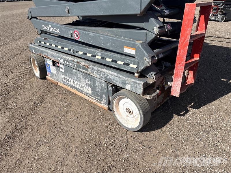 SkyJack SJIII 4740 Electric Scissor Lift Škarjaste dvižne ploščadi