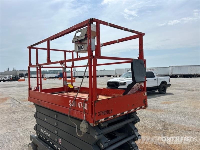 SkyJack SJIII 4740 Electric Scissor Lift Scissor lifts