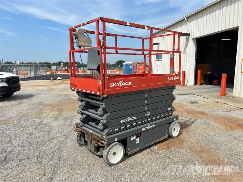 SkyJack SJIII 4740 Electric Scissor Lift Scissor lifts