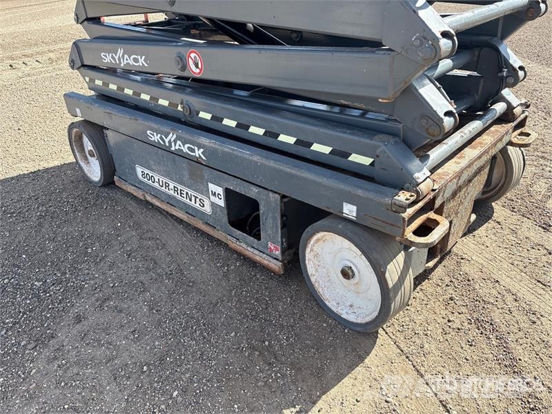 SkyJack SJIII 4740 Electric Scissor Lift Škarjaste dvižne ploščadi