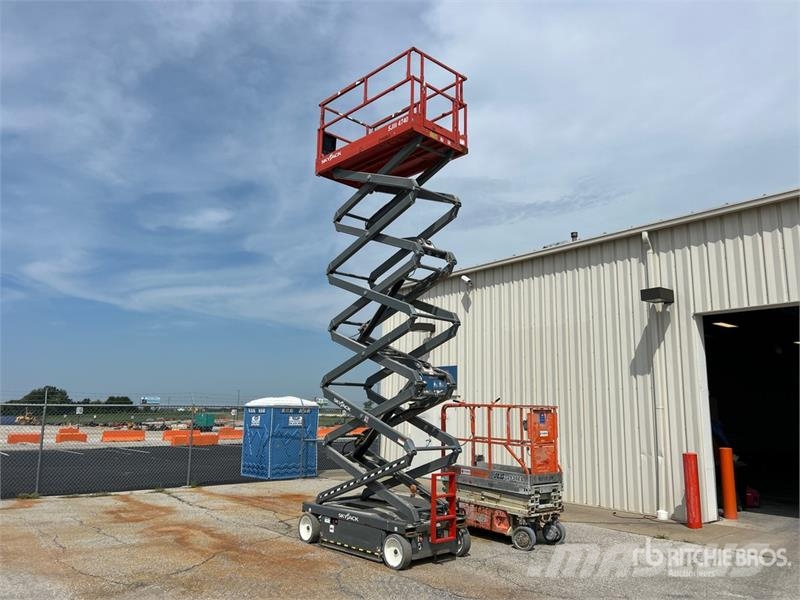 SkyJack SJIII 4740 Electric Scissor Lift Scissor lifts