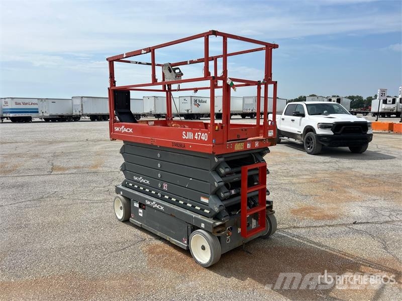 SkyJack SJIII 4740 Electric Scissor Lift Scissor lifts