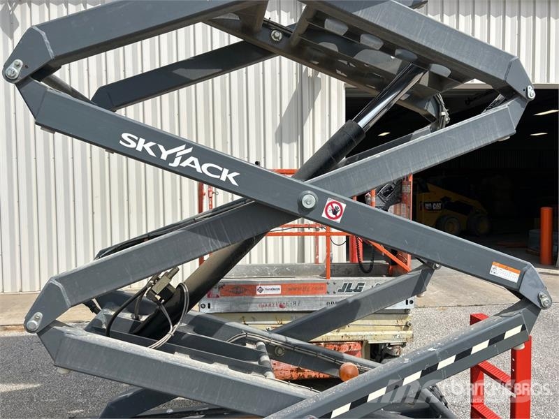 SkyJack SJIII 4740 Electric Scissor Lift Scissor lifts