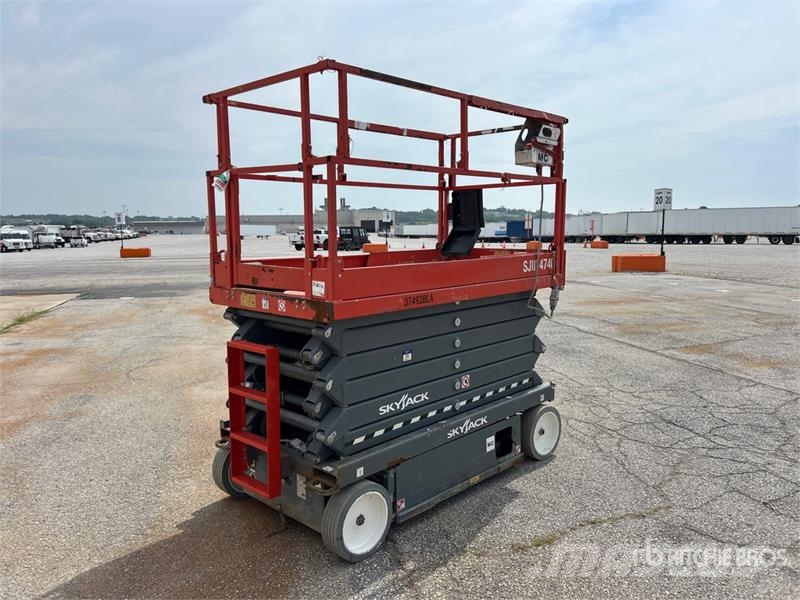 SkyJack SJIII 4740 Electric Scissor Lift Scissor lifts