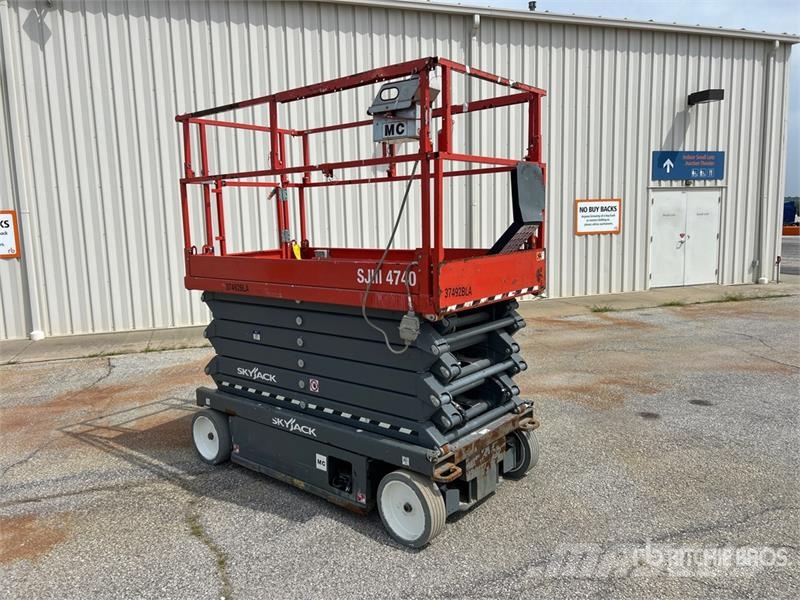 SkyJack SJIII 4740 Electric Scissor Lift Scissor lifts