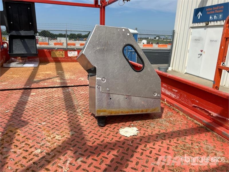 SkyJack SJIII 4740 Electric Scissor Lift Scissor lifts