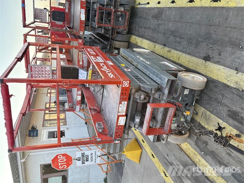 SkyJack SJIII3219 رافعات مقصية الشكل