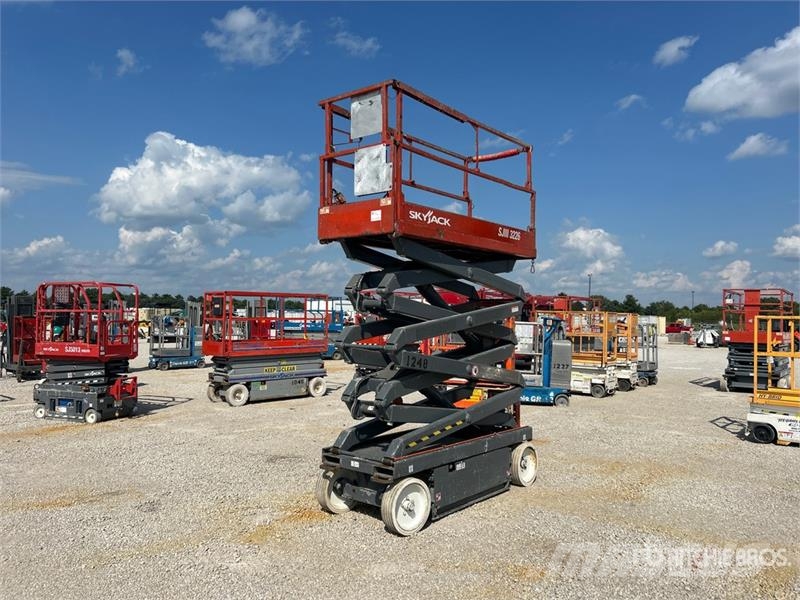 SkyJack SJIII3226 Scissor lifts