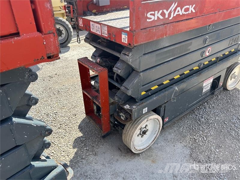SkyJack SJIII3226 Scissor lifts