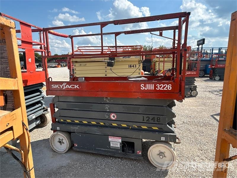 SkyJack SJIII3226 Scissor lifts