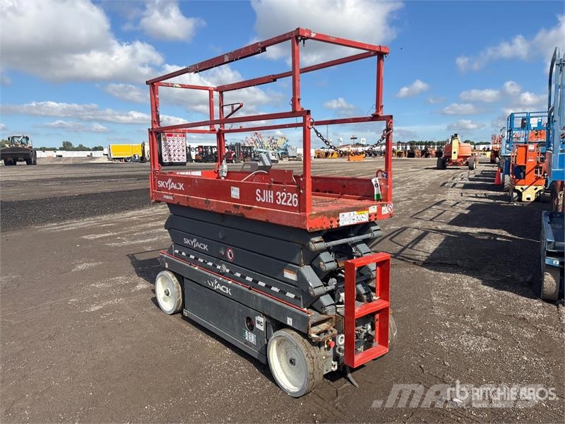 SkyJack SJIII3226 Scheren-Arbeitsbühnen