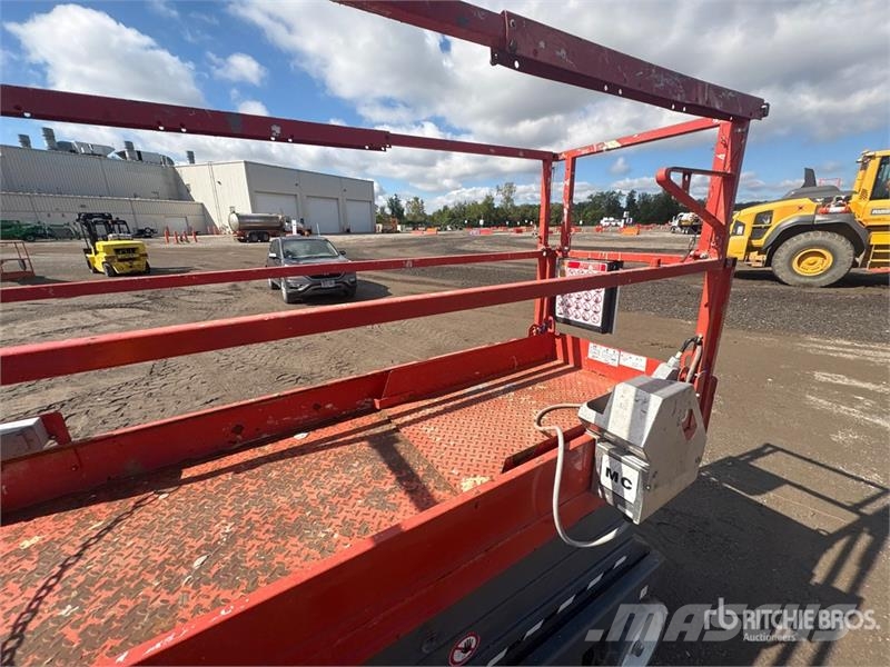 SkyJack SJIII3226 Scheren-Arbeitsbühnen