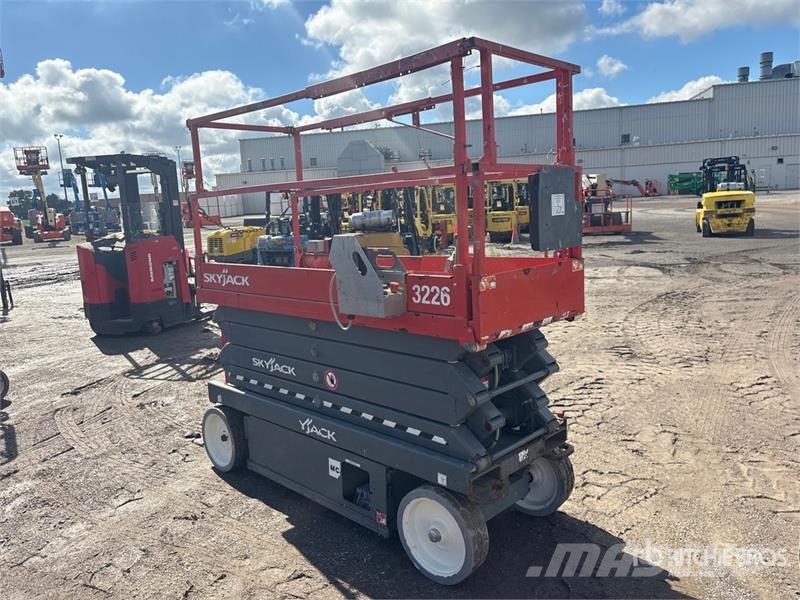SkyJack SJIII3226 Scheren-Arbeitsbühnen