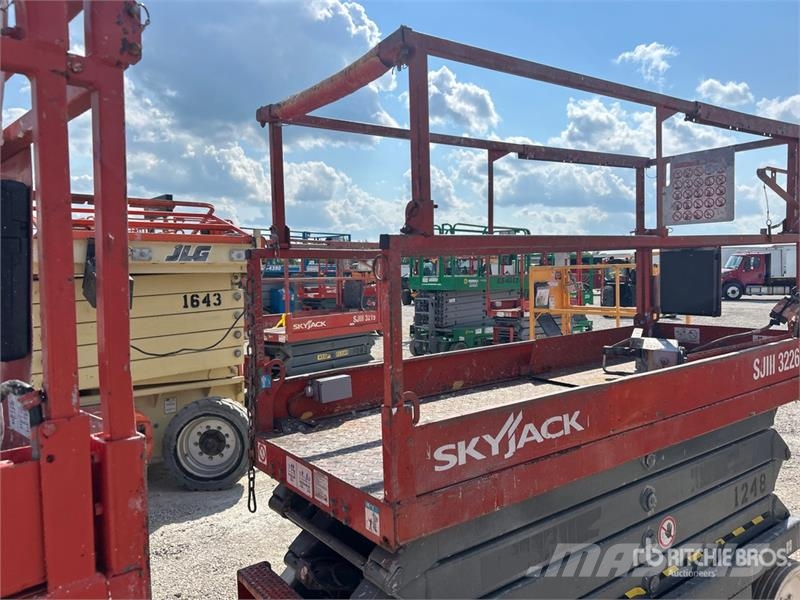 SkyJack SJIII3226 Scissor lifts