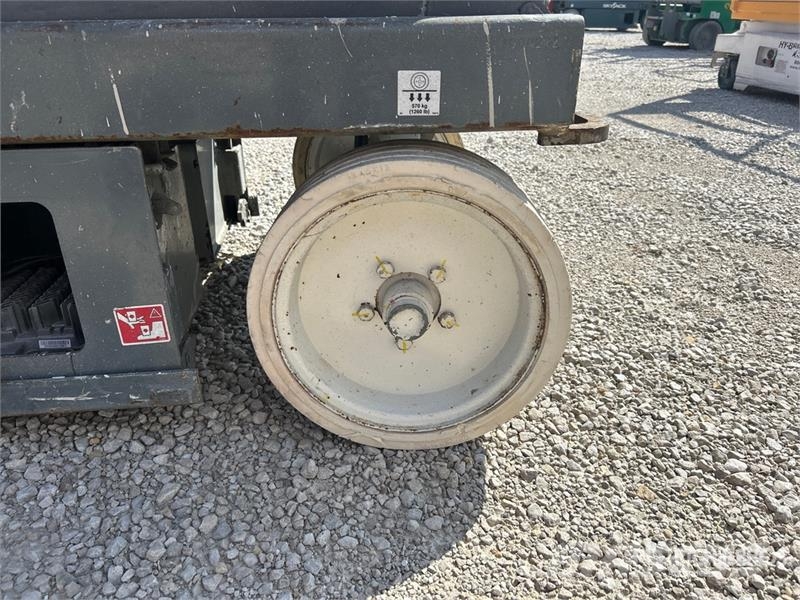 SkyJack SJIII3226 Scissor lifts