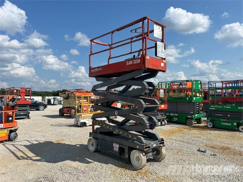 SkyJack SJIII3226 Scissor lifts