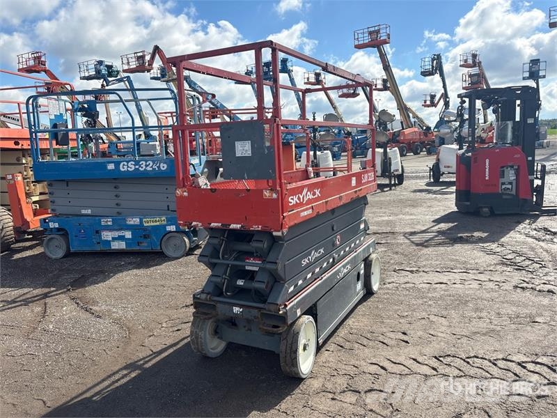 SkyJack SJIII3226 Scheren-Arbeitsbühnen