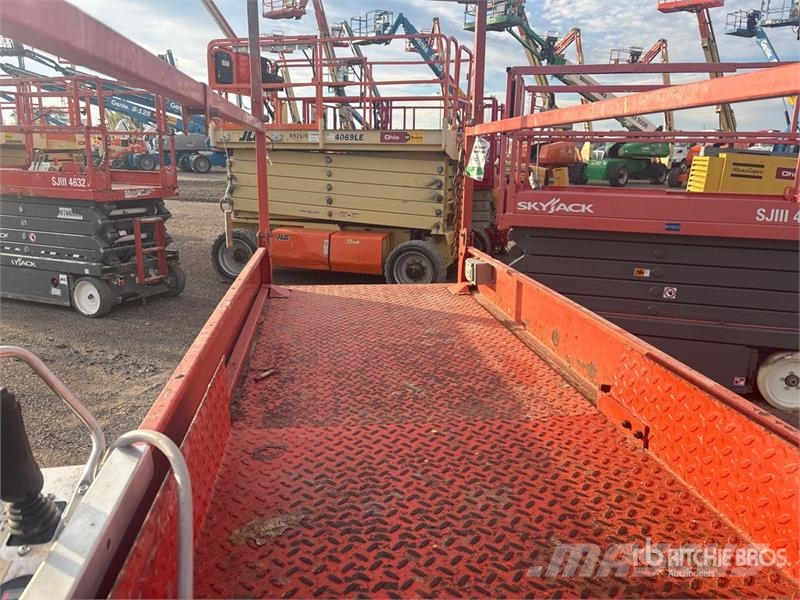 SkyJack SJIII3226 Electric Scissor Lift 剪式升降機