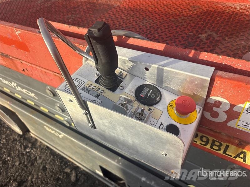 SkyJack SJIII3226 Electric Scissor Lift 剪式升降機