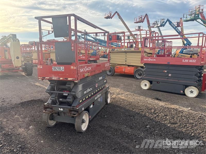 SkyJack SJIII3226 Electric Scissor Lift 剪式升降機