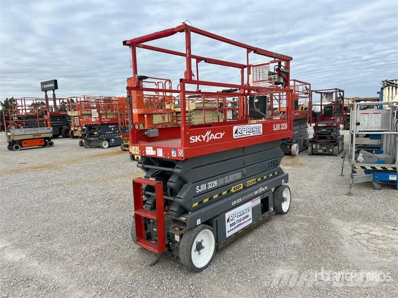 SkyJack SJIII3226 Electric Scissor Lift 剪式升降機