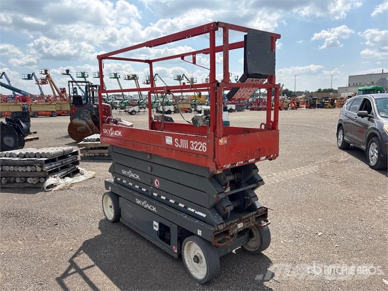 SkyJack SJIIIb3226 Electric Scissor Lift Scissor lifts