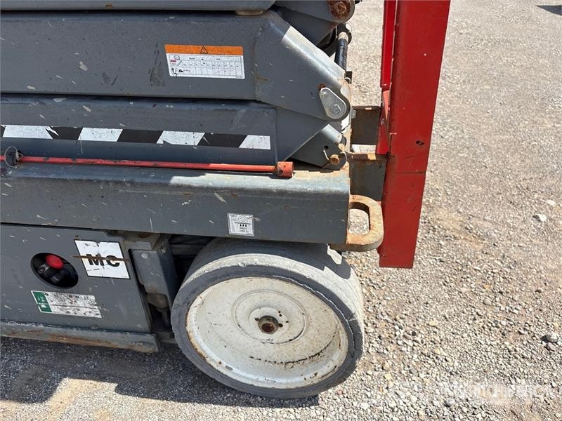 SkyJack SJIIIb3226 Electric Scissor Lift Scissor lifts