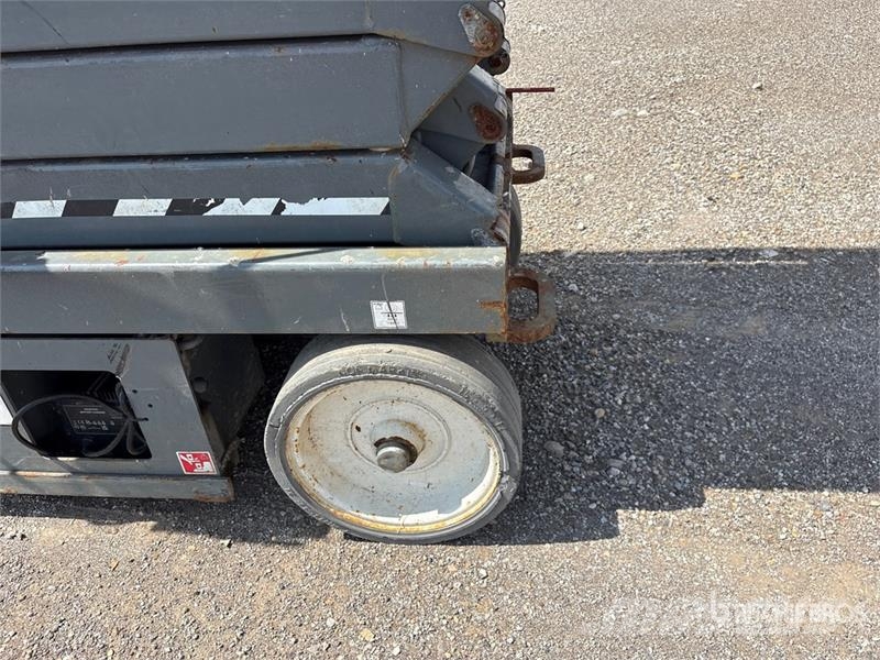 SkyJack SJIIIb3226 Electric Scissor Lift Scissor lifts