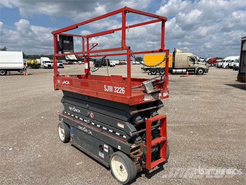 SkyJack SJIIIb3226 Electric Scissor Lift Scissor lifts
