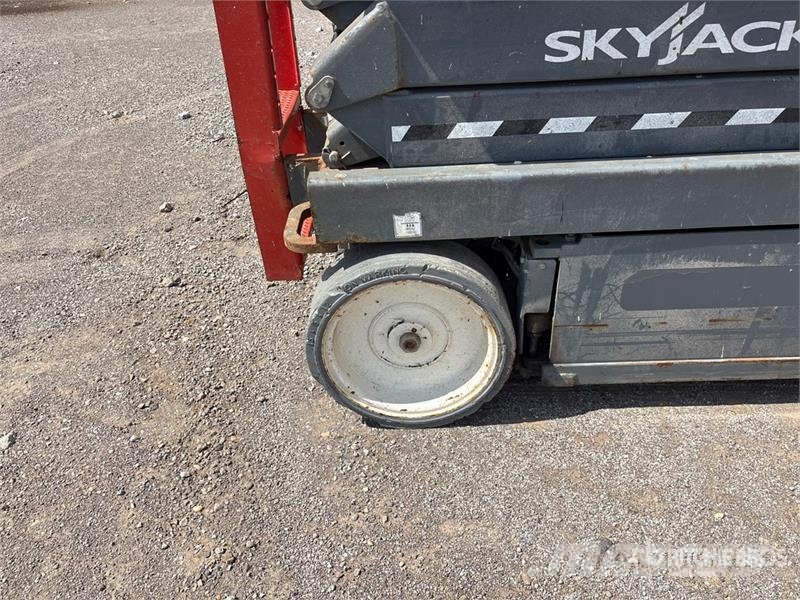 SkyJack SJIIIb3226 Electric Scissor Lift Scissor lifts