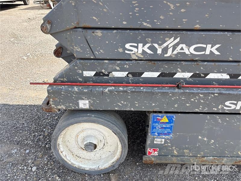 SkyJack SJIIIb3226 Electric Scissor Lift Scissor lifts
