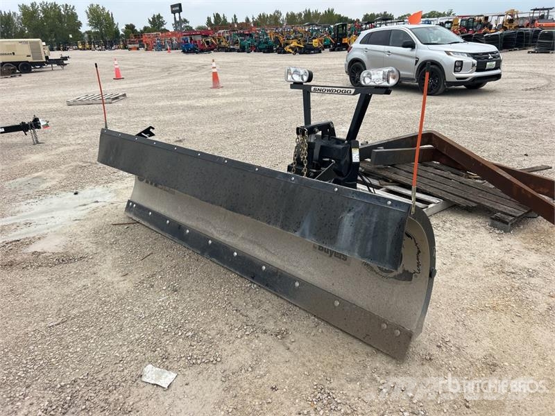 Snow Dogg CM100II 10 ft 2 Way Plow - Fits Truck スノーブレードとプラウ