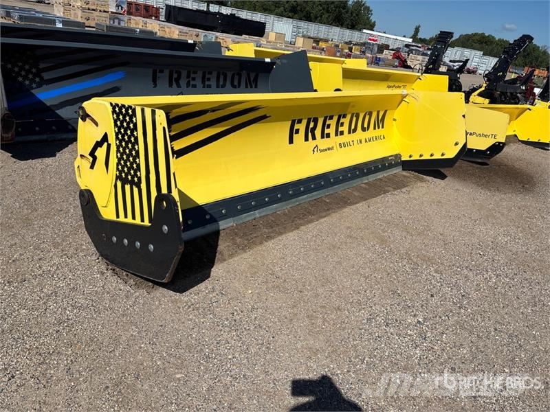 Snow Wolf Apex APXT-12C 145 in Skid Steer Pusher Sniego peiliai ir valytuvai