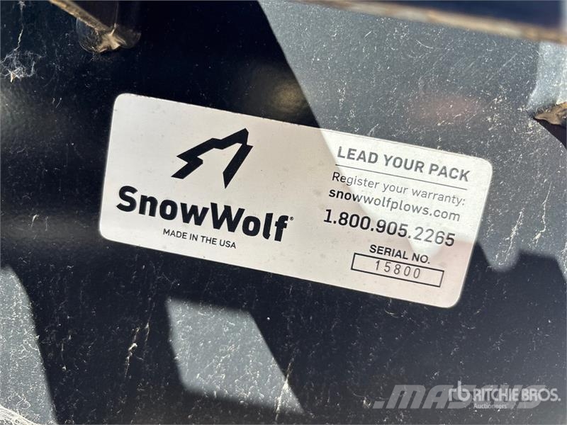 Snow Wolf FlexPlow FX-8.0 96 in Angle Skid Steer 제설 블레이드 및 제설기