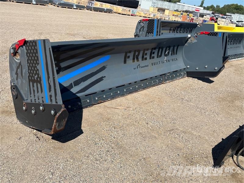 Snow Wolf Freedom FPXT-12B 144 in Skid Steer Push Sniego peiliai ir valytuvai