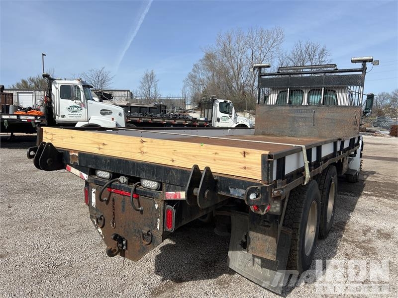 Sterling Acterra Tovornjaki s kesonom/platojem