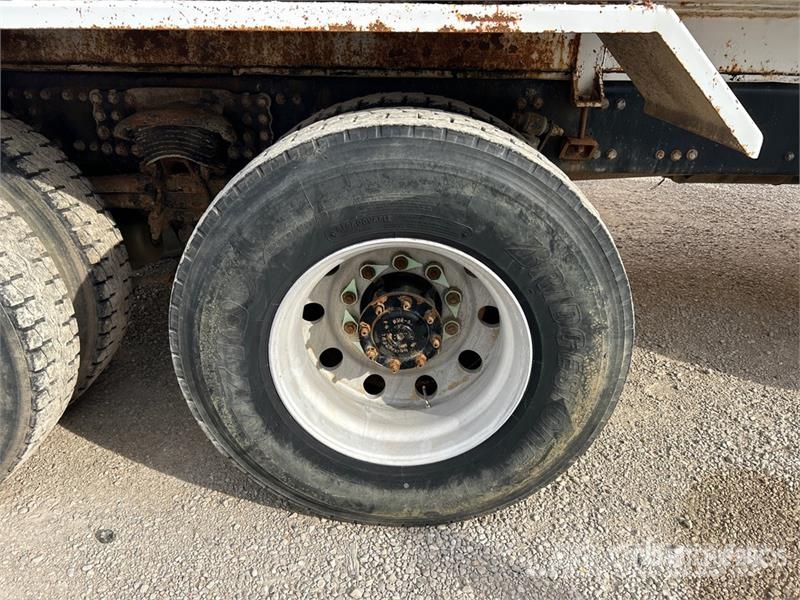 Sterling Acterra 4000 gal 6x4 Water Truck Cisterny na vodu