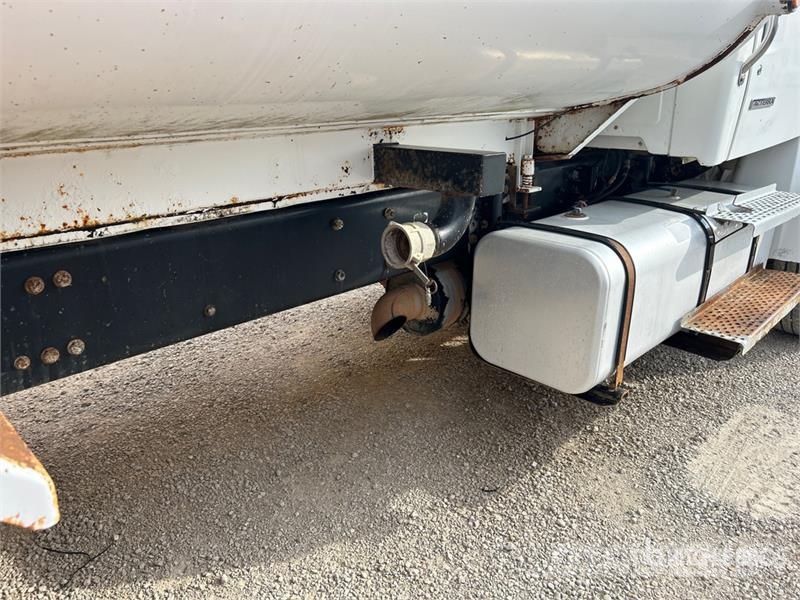 Sterling Acterra 4000 gal 6x4 Water Truck Cisterny na vodu