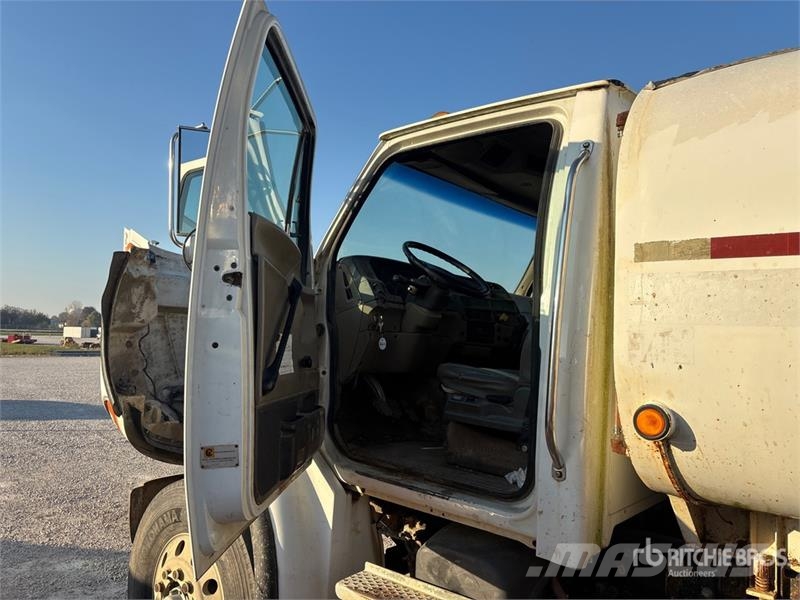 Sterling Acterra 4000 gal 6x4 Water Truck Veepaagiga autod