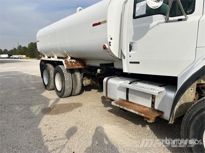 Sterling Acterra 4000 gal 6x4 Water Truck Cisterny na vodu
