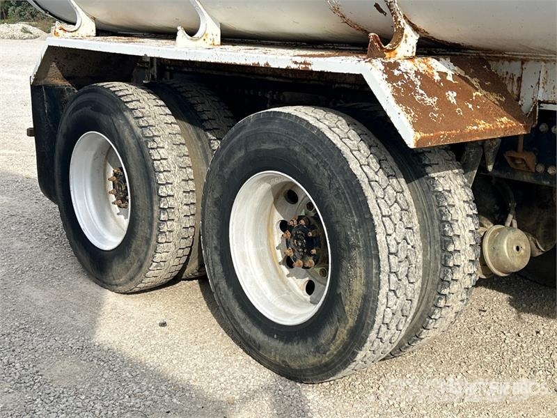 Sterling Acterra 4000 gal 6x4 Water Truck Cisterny na vodu