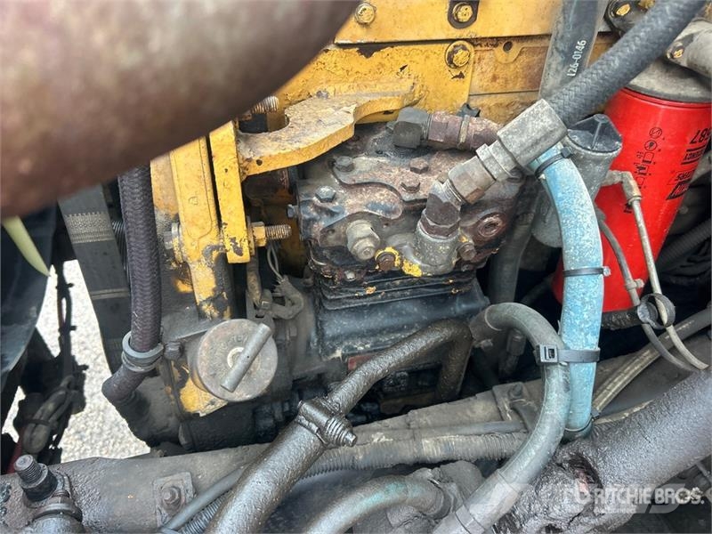 Sterling AT9500 Седельные тягачи