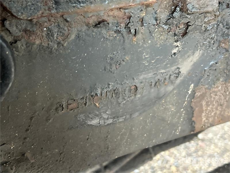 Sterling AT9500 Седельные тягачи