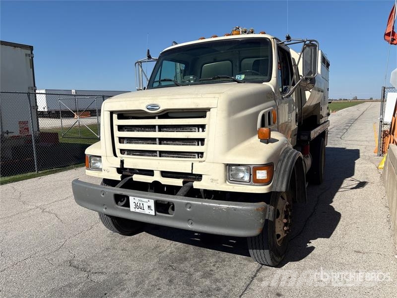 Sterling L7500 Комбі/Вакуумні вантажівки