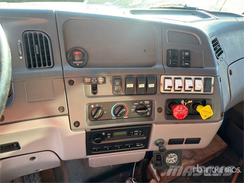 Sterling L8511 4x2 Snow Plow Truck Pilsētas atkritumvedēji