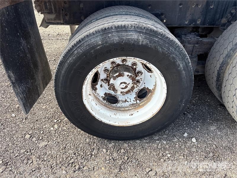 Sterling L9513 10x4 Quad/A Dump Truck Savivarčiai